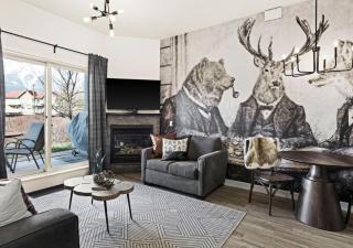 Mountain Haven Retreat, Pool & Hot Tub, UG Parking, Fitness Centre, WiFi! - 4