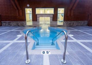 Mountain Haven Retreat, Pool & Hot Tub, UG Parking, Fitness Centre, WiFi! - 2