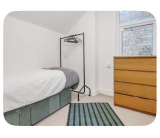 Charming 4Bed House in Radford Free On Street Parking - 7