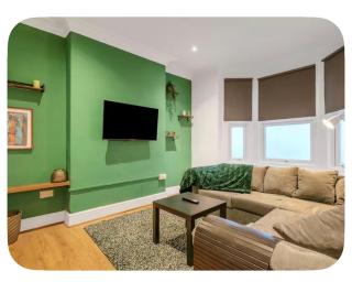 Charming 4Bed House in Radford Free On Street Parking - 0