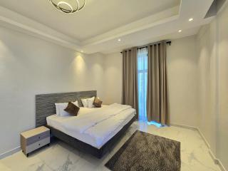 Black Land Homes Spacious,Serene - 5