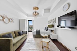 StoneTree - Elegant Studio in Goldcrest View - 0