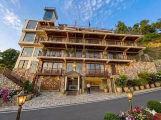London Castle By LA Riqueza Hotels - Newly Built - Mountain View Rooms with Balcony - Lift - Parking - Kanatal - 8