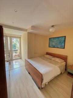 Bllok's Brightest Gem - A Chic Stay in the Heart of Tirana - 2