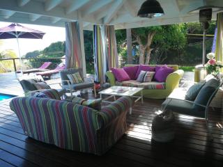 villa de charme bois, bioclimatique, classée, grande piscine et vue mer, 10 mn pied plages st gilles les bains - 1