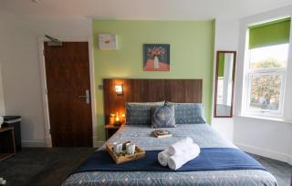 Victoria House - Deluxe Studios in Coventry City Centre, free parking, by COVSTAYS - 5