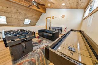 6BR Tahoe Cabin Hot Tub Game Room Near Heavenly - 8