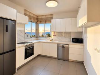Luxury Sea View Apartment - 5