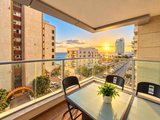 Luxury Sea View Apartment - 9