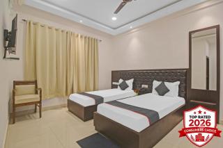 Super Townhouse Centre Point Inn Near Esplanade Metro Station - 0