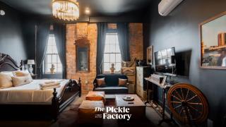 Pickle Factory Hotel - 2BR Next to Wenzel Distillery - Covington - 0