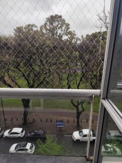 Living, 2 dormitorios con Cochera y Vista a los Bosques, BBQ y Laundry - 9