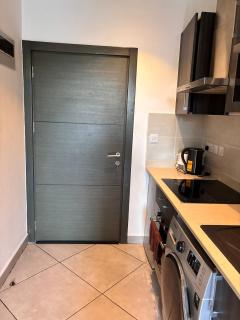 Cozy Studio Apartment at Embassy Gardens - 4