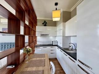 Elegant Studio with Panoramic Windows - 4