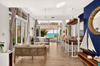 Blue Azura - Beachfront House & Tropical Garden - 9