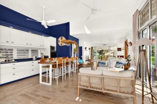 Blue Azura - Beachfront House & Tropical Garden - 7