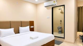 Hotel Sakshi Palace - 0