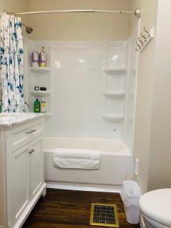 Cottage for 12, Close to Ark, Private Parking, 4BR - 1