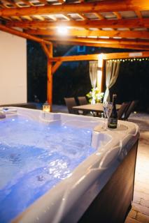 Fövenyes Hideaway - Privát Jakuzzi & Boutique Vendégház - 5