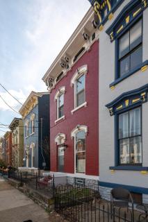 Main Street 2BR, Walk to Bars, Stadiums, Downtown - 6