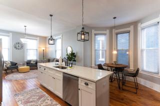 Main Street 2BR, Walk to Bars, Stadiums, Downtown - 5