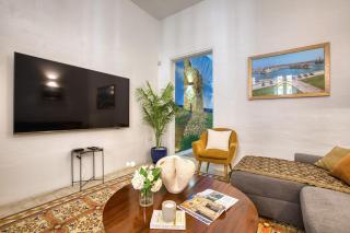 Philip Boutique Townhouse by the Sea - 5