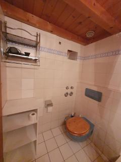 Gemütliches Familienzimmer - 3 Schlafplätze - Gemeinschaftsbad - 9