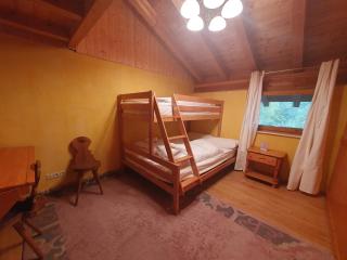 Gemütliches Familienzimmer - 3 Schlafplätze - Gemeinschaftsbad - 2