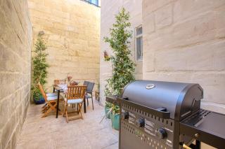 Philip Boutique Townhouse by the Sea - 9