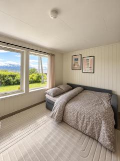 Modern Apartment with Sea View and Free Parking Northern lights and Reeinders at kvaløya - 6