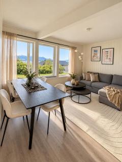 Modern Apartment with Sea View and Free Parking Northern lights and Reeinders at kvaløya - 0