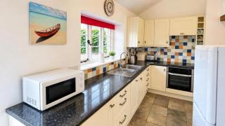 The Nook - Charming cottage, modern living with original features, perfect private garden - 3