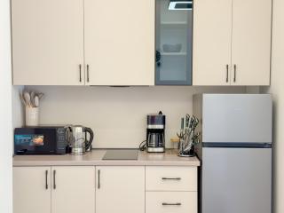 Quiet Oasis near Center Garden & Free Parking 5 - 5
