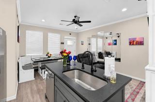 Bright Amarillo Townhome with Yard and Garage - Amarillo - 1