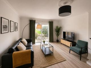 Luxury By The Coast- sleeps 4 - 6