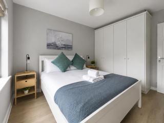 Luxury By The Coast- sleeps 4 - 3
