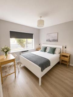 Luxury By The Coast- sleeps 4 - 2