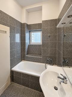 Humble 2BD Apartment Close to Central near Wien Mitte - 2