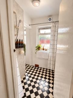 3BR Reading Home, Parking, Garden & WiFi - 9