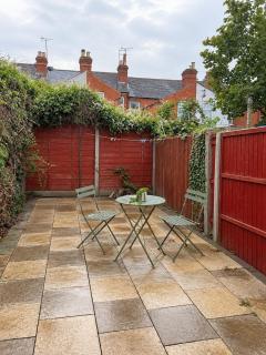 3BR Reading Home, Parking, Garden & WiFi - 7