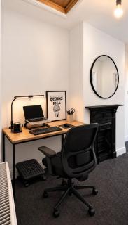 3BR Reading Home, Parking, Garden & WiFi - 1