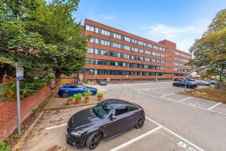 Modern 2 Bed Apartment in Gravesend w Games Room - Gravesend - 2