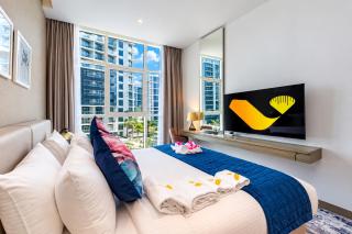 Vogue Vacation Homes, Business Bay Damac Maison Prive near Burj Khalifa and Dubai Mall, Studio Apartment with Canal and City View, Access to all Amenities - 7