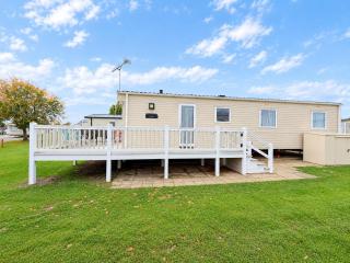 Beautiful Caravan With Decking At Manor Park, Hunstanton Ref 23098T - 8