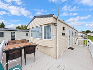 Beautiful Caravan With Decking At Manor Park, Hunstanton Ref 23098T - 7
