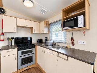 Beautiful Caravan With Decking At Manor Park, Hunstanton Ref 23098T - 6