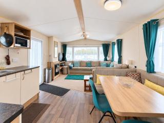 Beautiful Caravan With Decking At Manor Park, Hunstanton Ref 23098T - 3