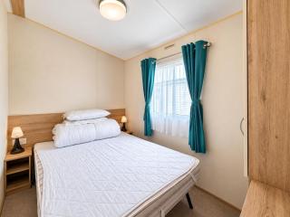Beautiful Caravan With Decking At Manor Park, Hunstanton Ref 23098T - 2