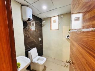 Presha Luxury-Inspired Stay in Sector 39 - 9