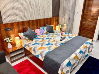 Presha Luxury-Inspired Stay in Sector 39 - 1